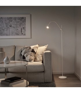 چراغ ایستاده کنار مبلی ایکیا مدل NAVLINGE رنگ سفید